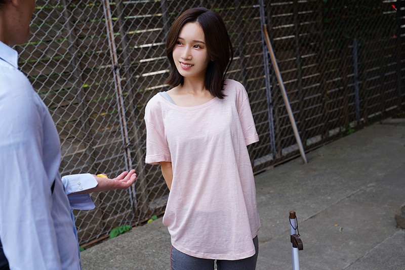 SSNI-978 그 학생은 여관 주인과 사랑에 빠졌습니다
